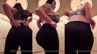 Big tits slut shows off her butt cheekcs Bishoujomom leak