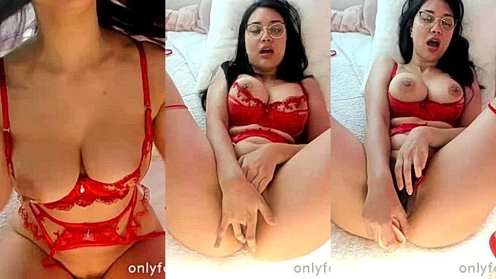 Delightfulhug Showing her pussy teasing onlyfans video