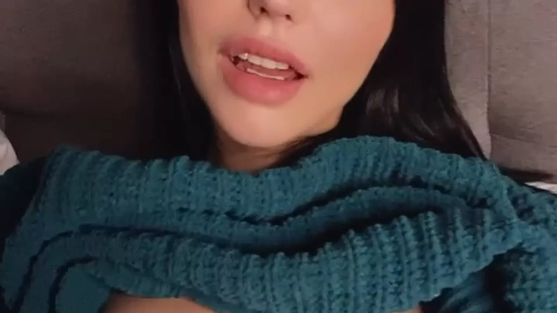 Irena Ortega Showing her Big Tits leaked video