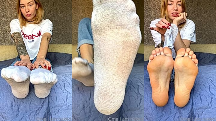 aventurinex taking off her socks and teasing her feet