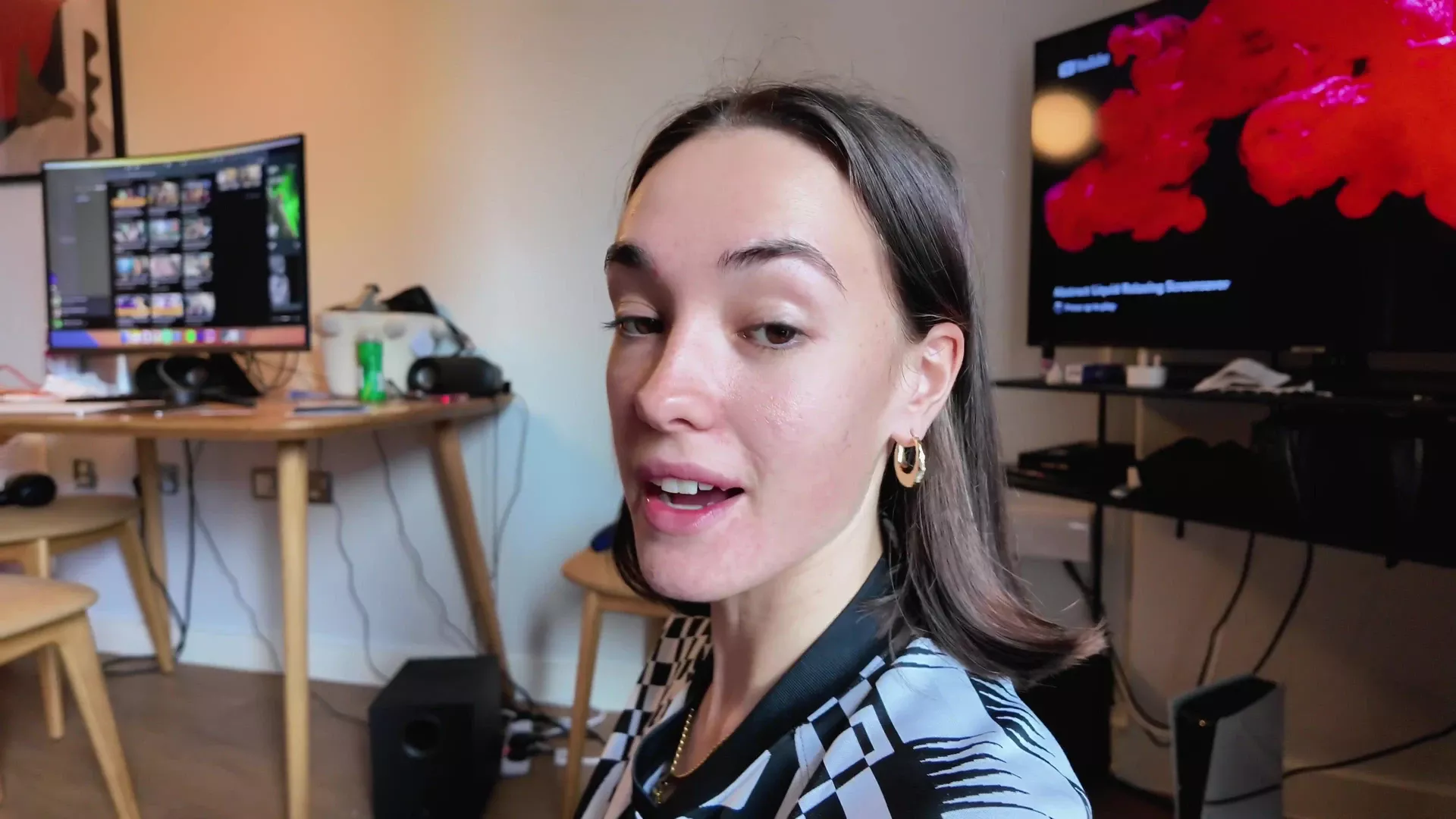 sexy New Zealander girl Cheekymz setting up her fuck machine