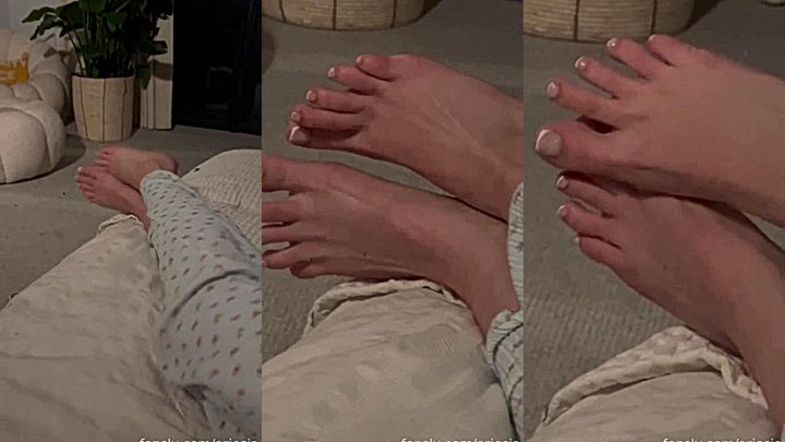 Ari Baby teasing her cute feet and toes
