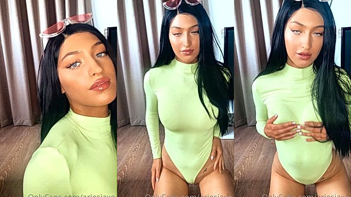 onlyfans hot girl Ari Baby teasing her hot body on live stream