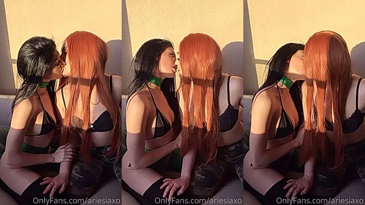 Ari Baby two horny babes kissing