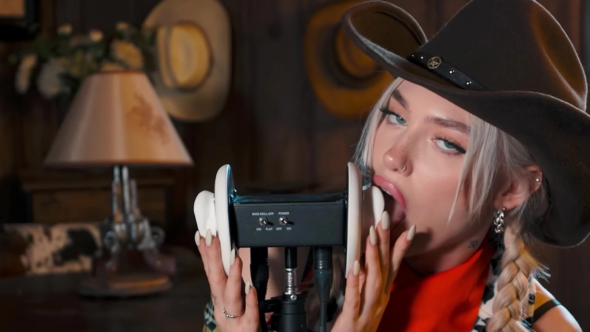 camgirl Ari Baby ASMR licking