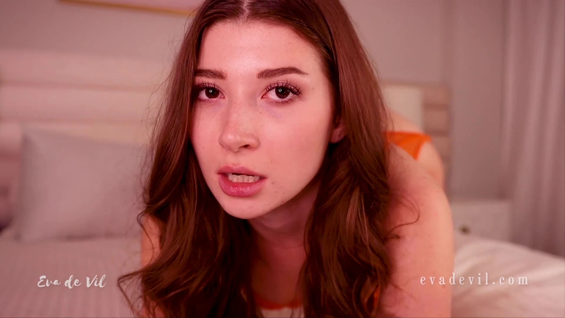 Eva de Vil teasing her hot body in her orange lingerie video leaked