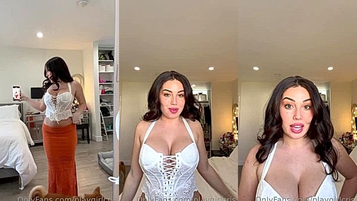 Playgirlcris showing off her big natural tits in her sexy outfit
