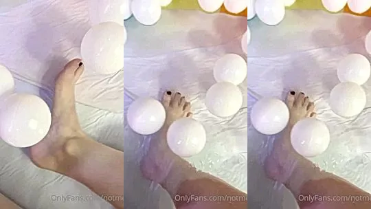 Notmeggii leaked teasing her naked feet