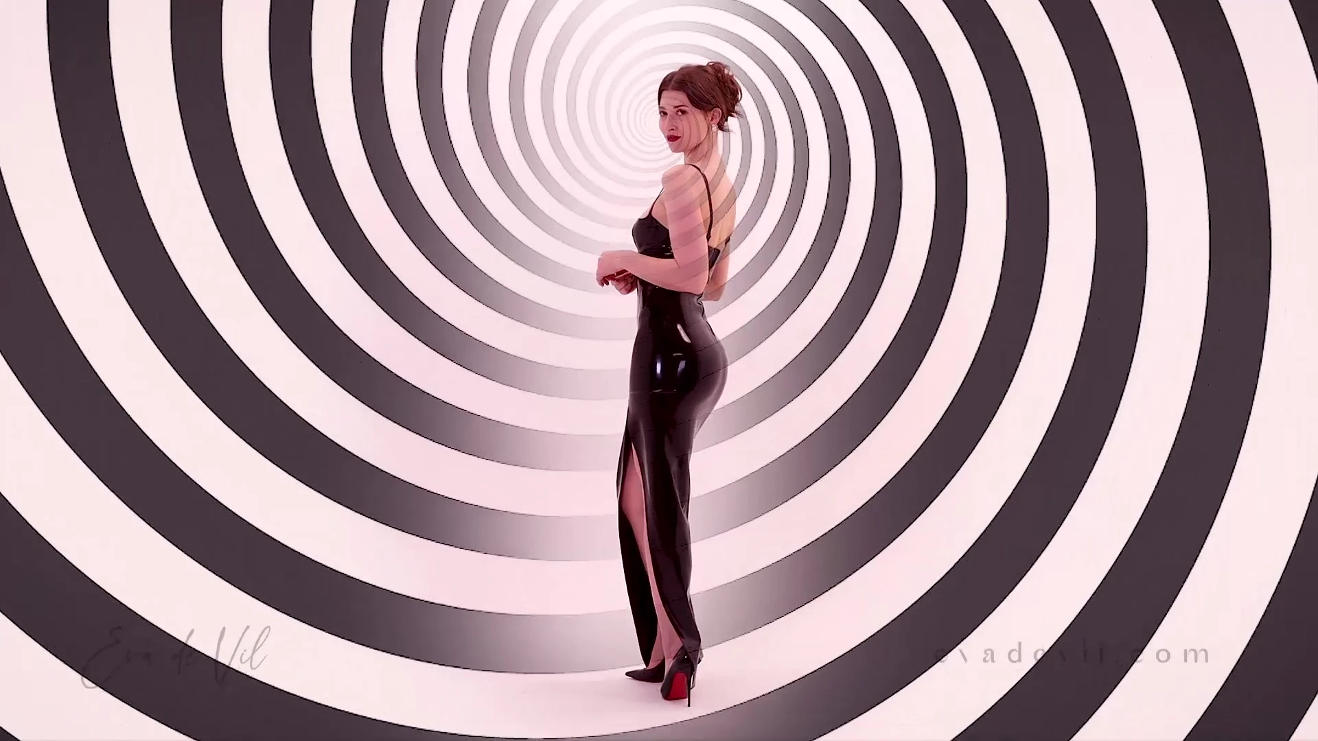 Eva de Vil teasing in her black latex night dress