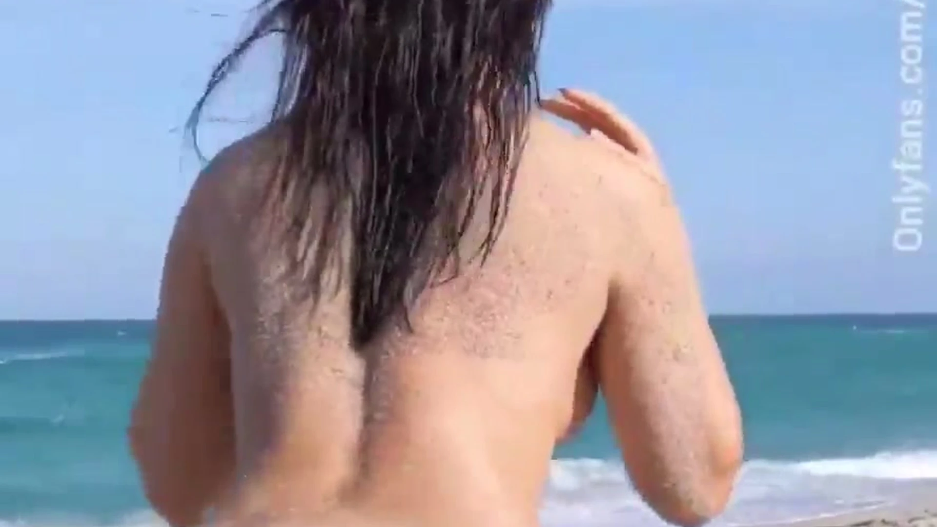 Alina Angel shaking her naked big booty by the beach