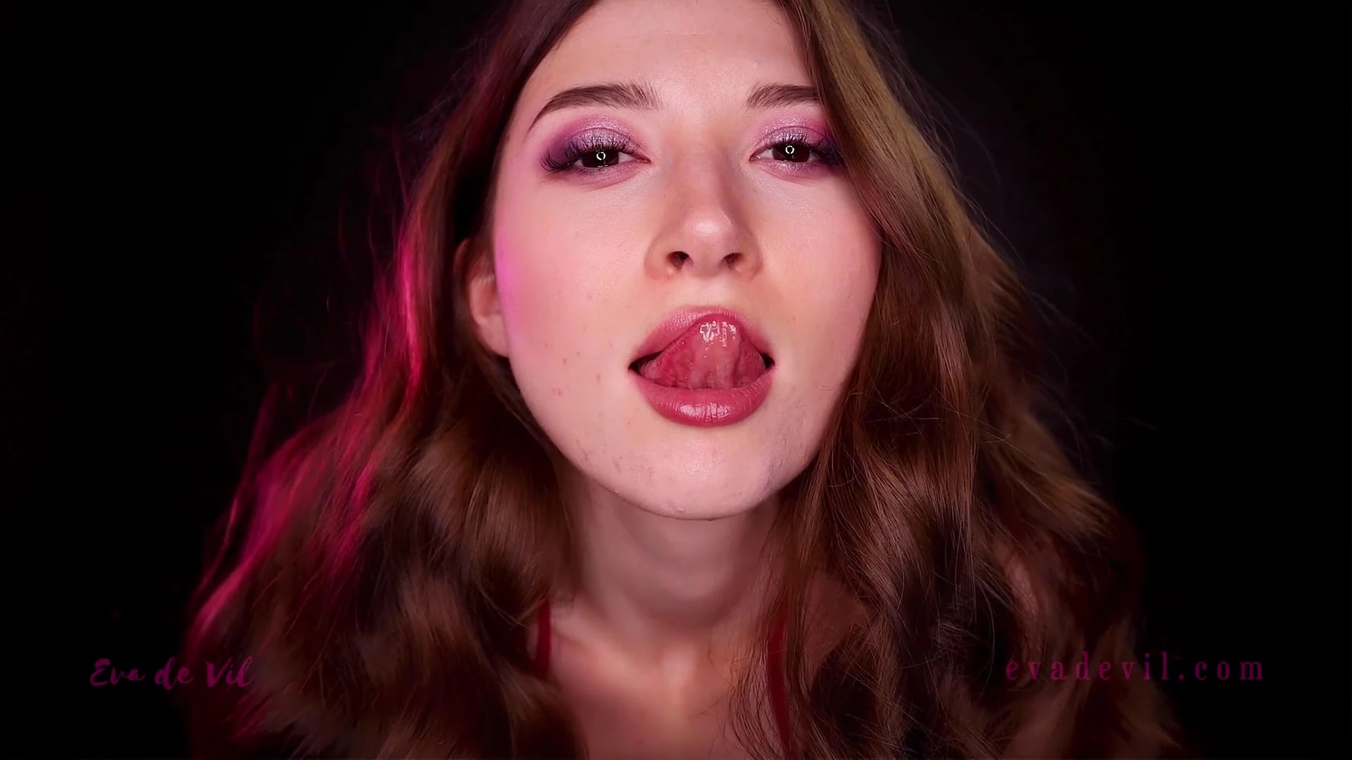 Eva de Vil teasing her tongue and red bikini