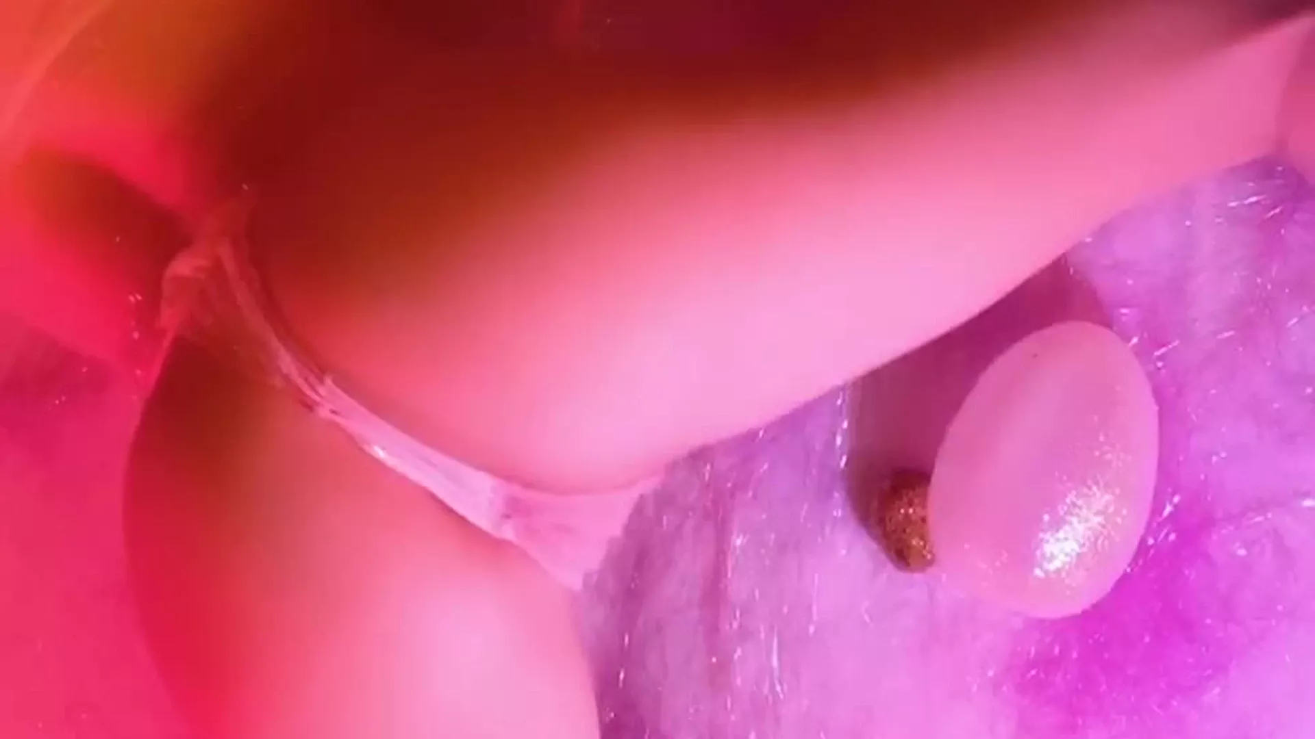 Lacy Lennon twerking her big ass in her pink panties