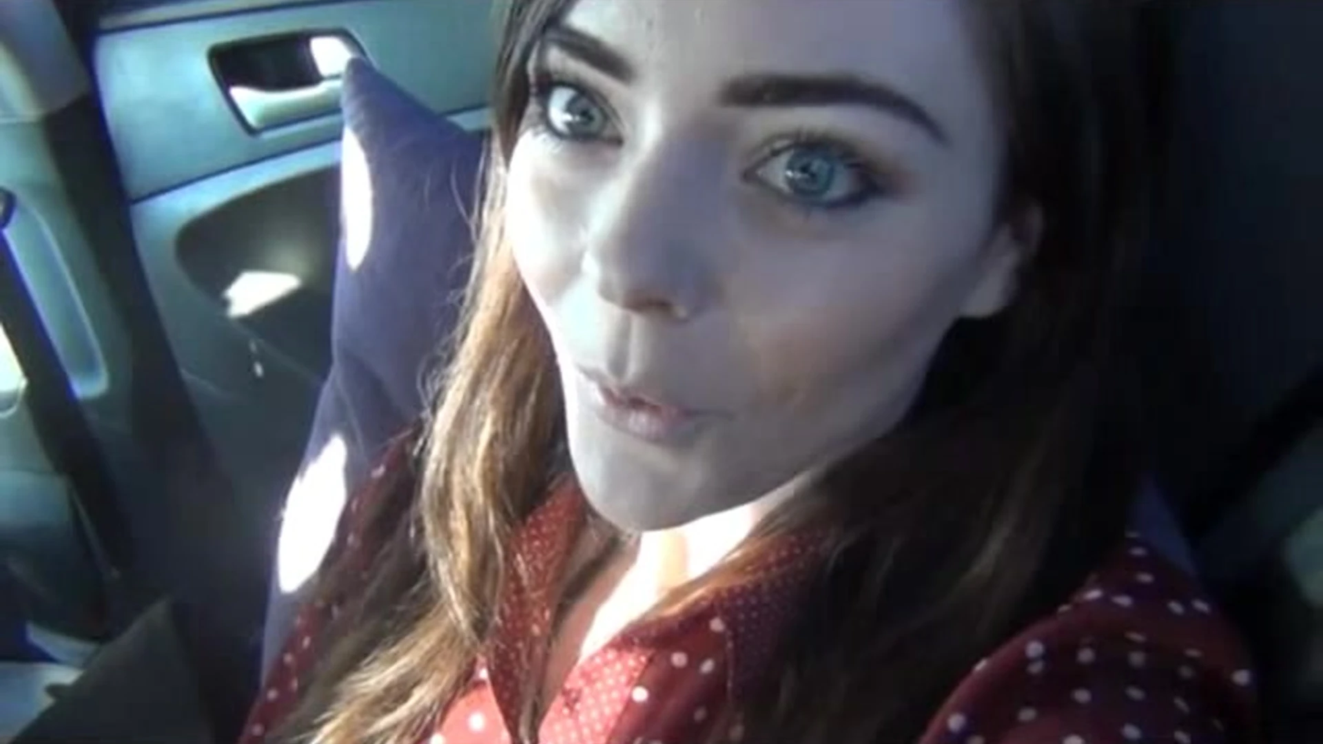 Ashe Maree fucking a clear dldo in the car