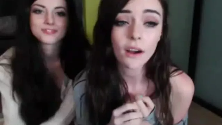 Ashe Maree two sexy lesbian babes teasing on livestream