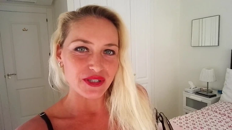 Kathia Nobili flashing her naked big tits