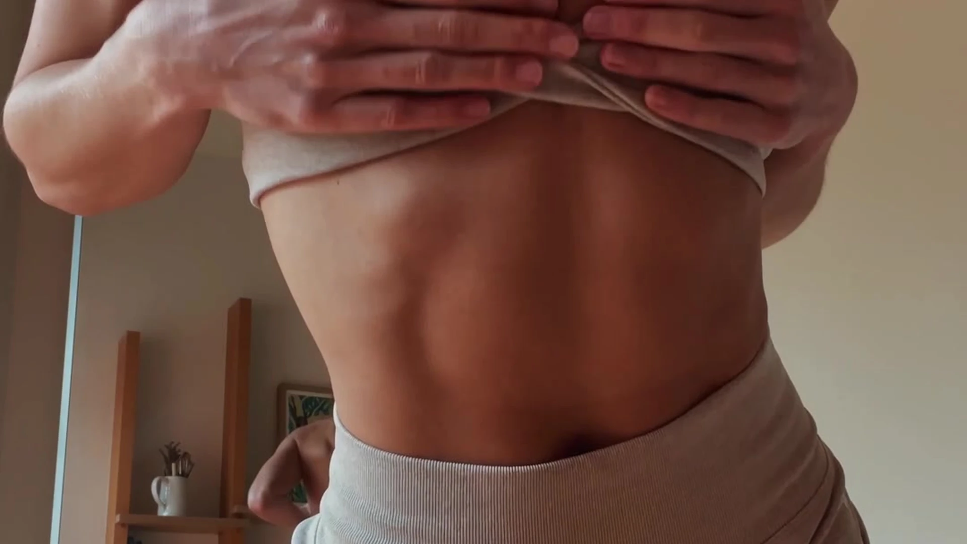 Leolulu flashing her naked tits and pussy