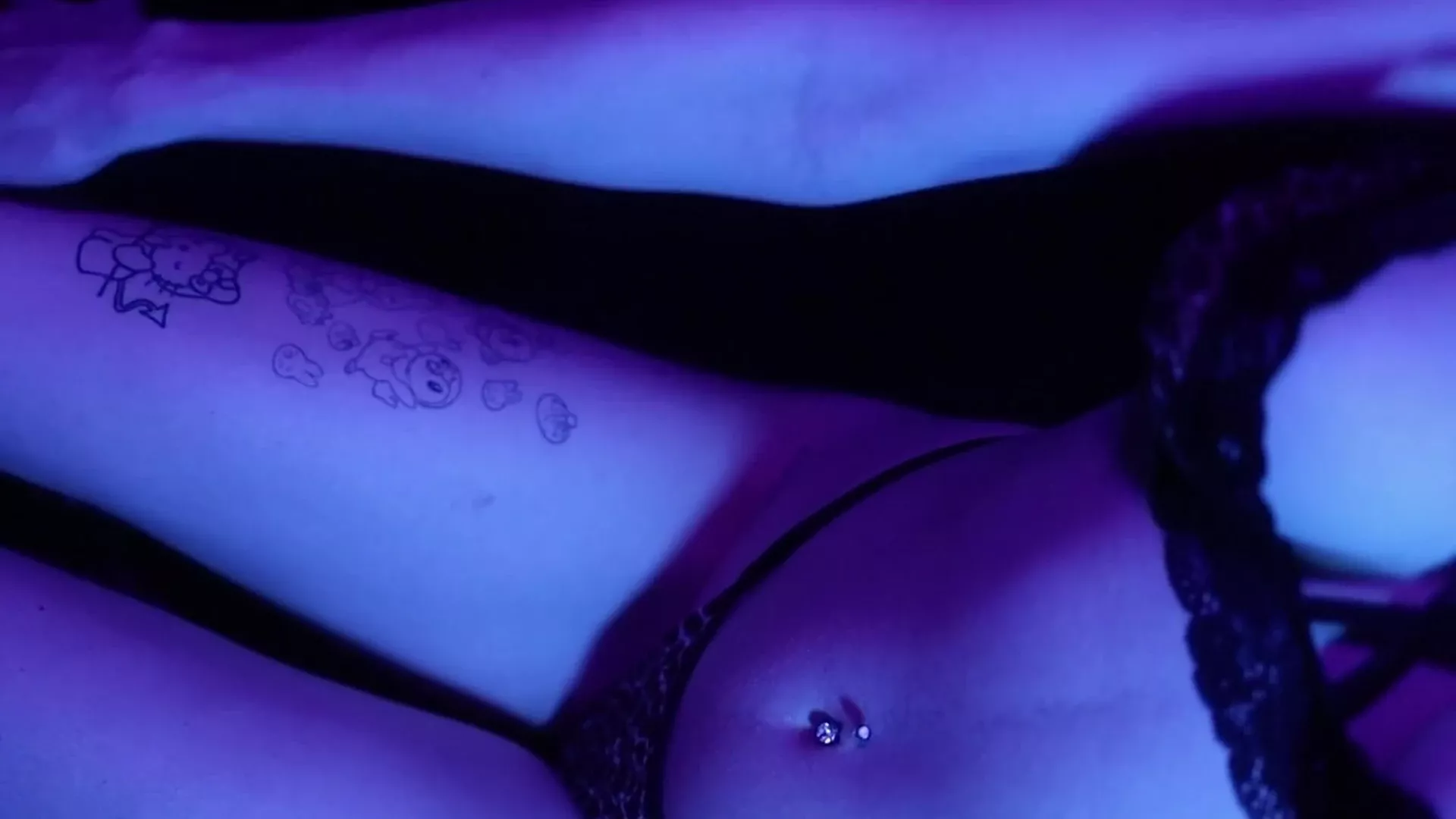 Lilmochidoll shows off her amazing body for her fans