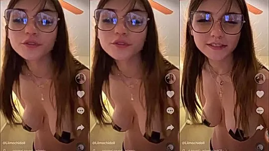 naughty bad onlyfans model Lilmochidoll shows her natural boobs to cam