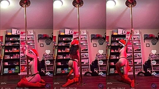 Lilmochidoll couldnt help but reveal her sexy body to her fans