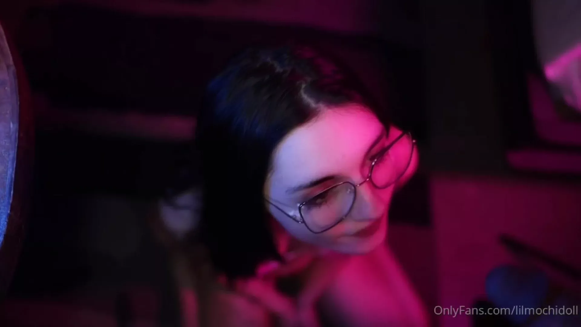 Lilmochidoll is having a great time squatting to show off her blowjob skills